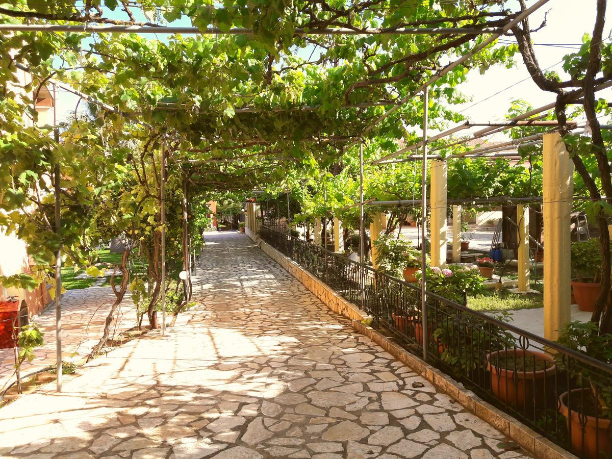 Bungalows Niki Acharavi  Exteriér fotografie