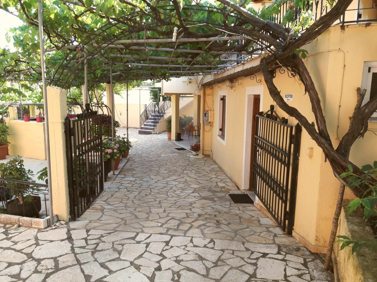 Bungalows Niki Acharavi  Exteriér fotografie